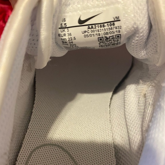 Nike Air Max Axis Sneaker - Picture 7 of 7